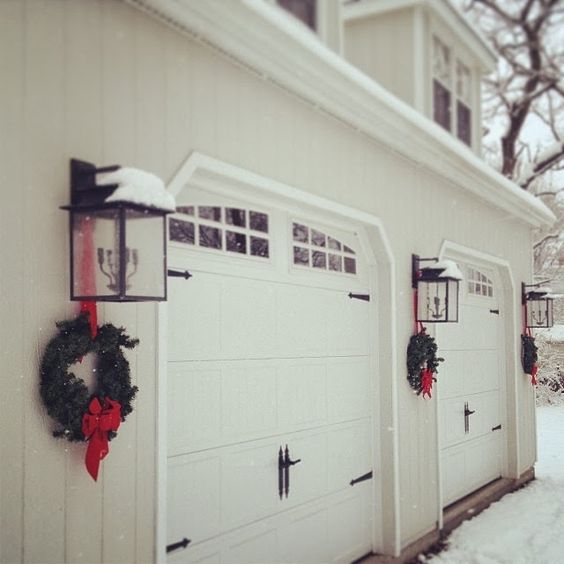 Carriage house Christmas wreath