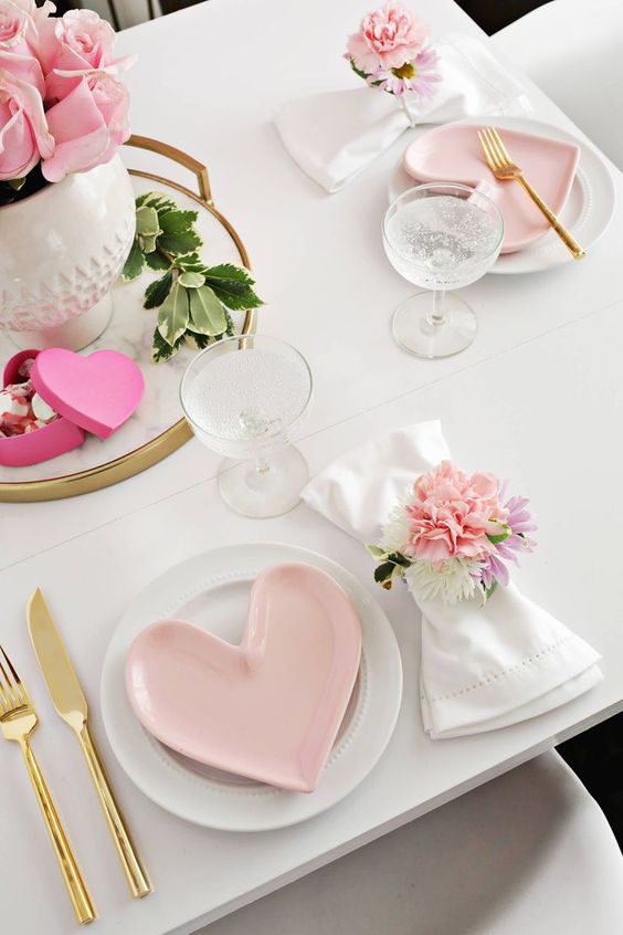 So pretty! DIY Flower Napkin Rings for Valentine