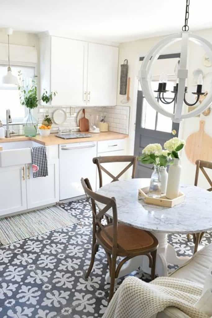 Farmhouse Flooring Pattern in the Kitchen