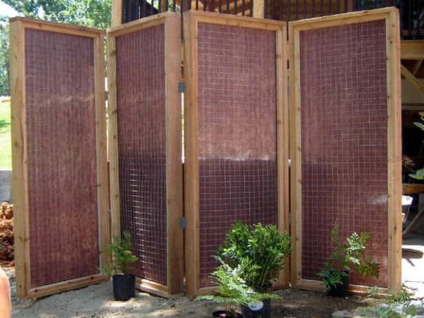 Pretty Diy Outdoor Privacy Screens, How To Put Up Garden Screens
