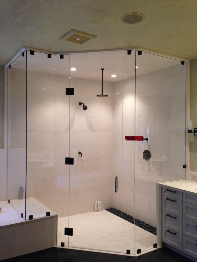 Las duchas más grandes pueden usar múltiples luces