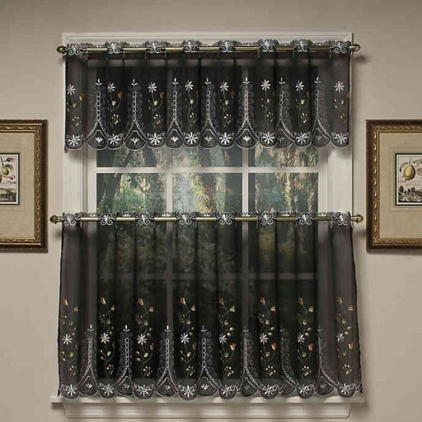 20 Gorgeous Options for Bathroom Window Curtains