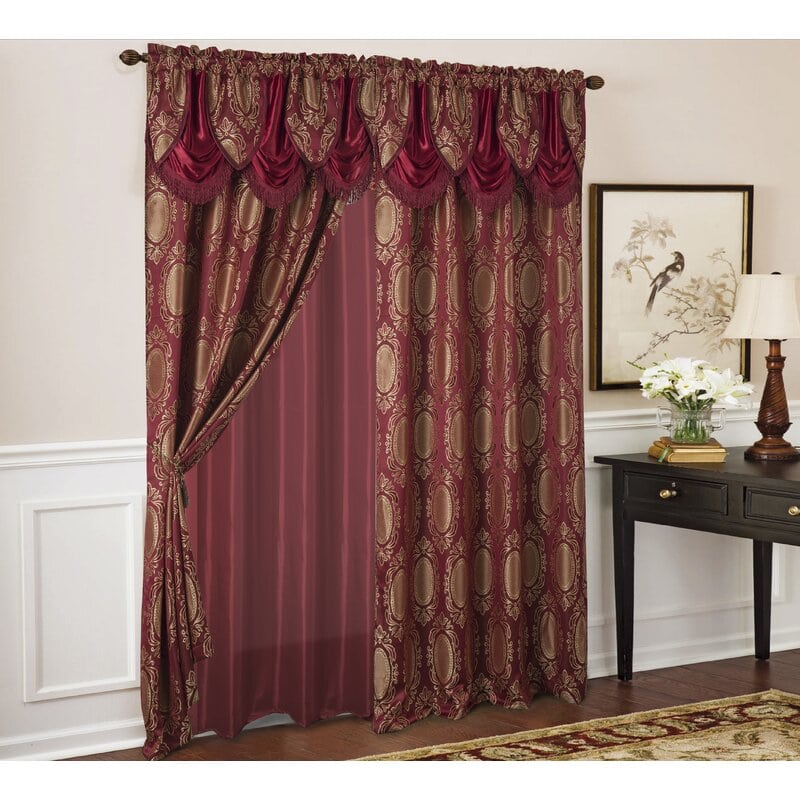 1 Get a Royal Look with Damask