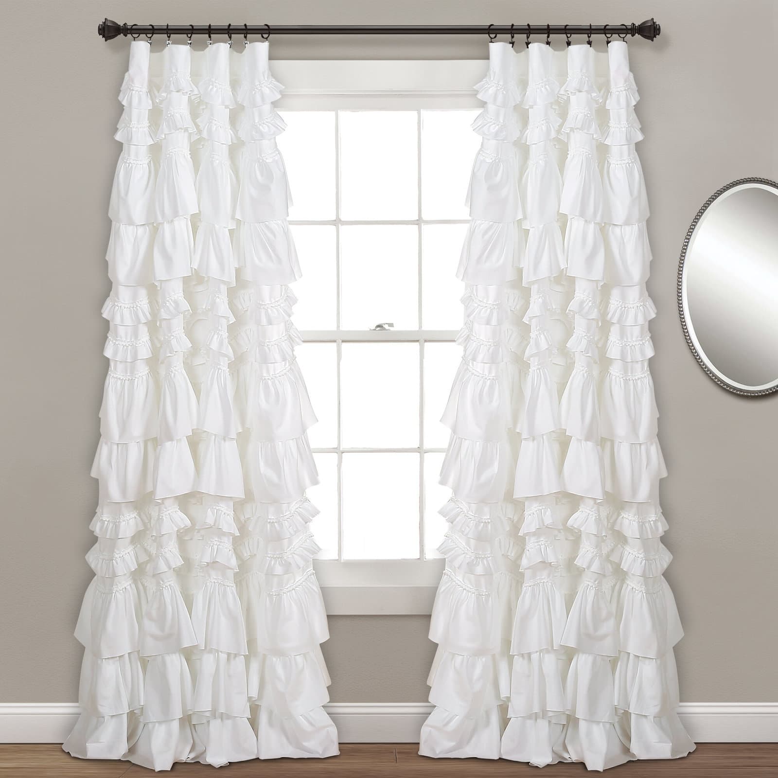 <strong>Try Ruffled Curtains For Unique Textures In the Room </strong>