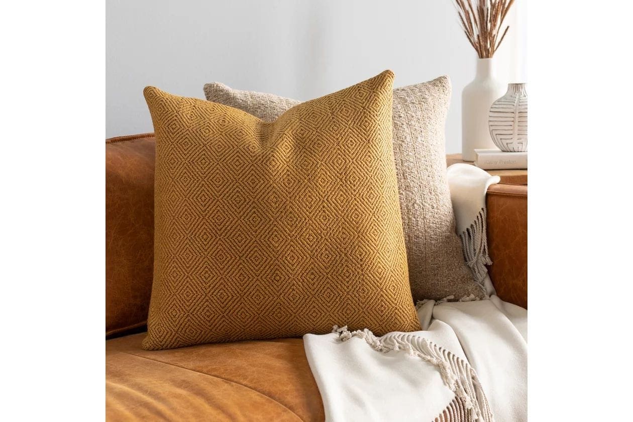 20 Stylish Throw Pillow Ideas For Brown Couches