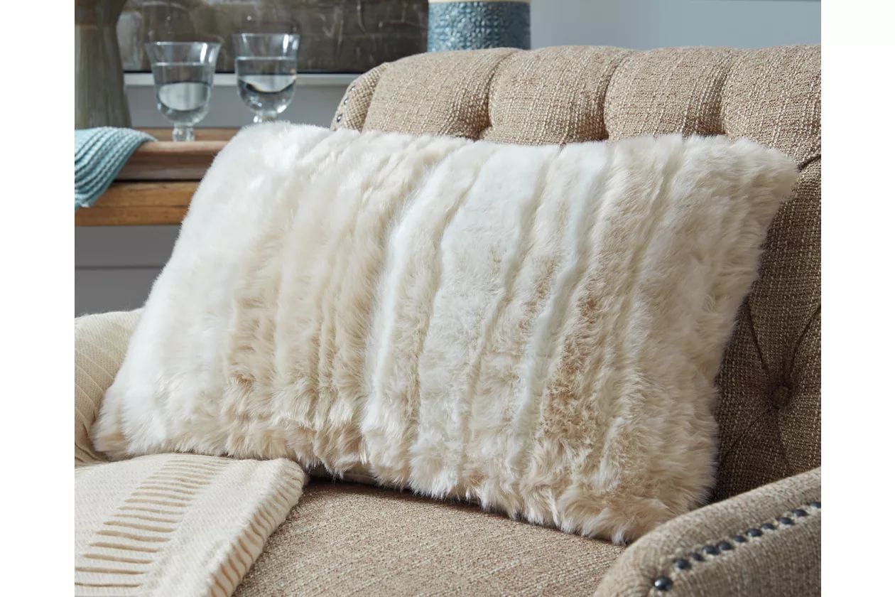 20 Stylish Throw Pillow Ideas For Brown Couches