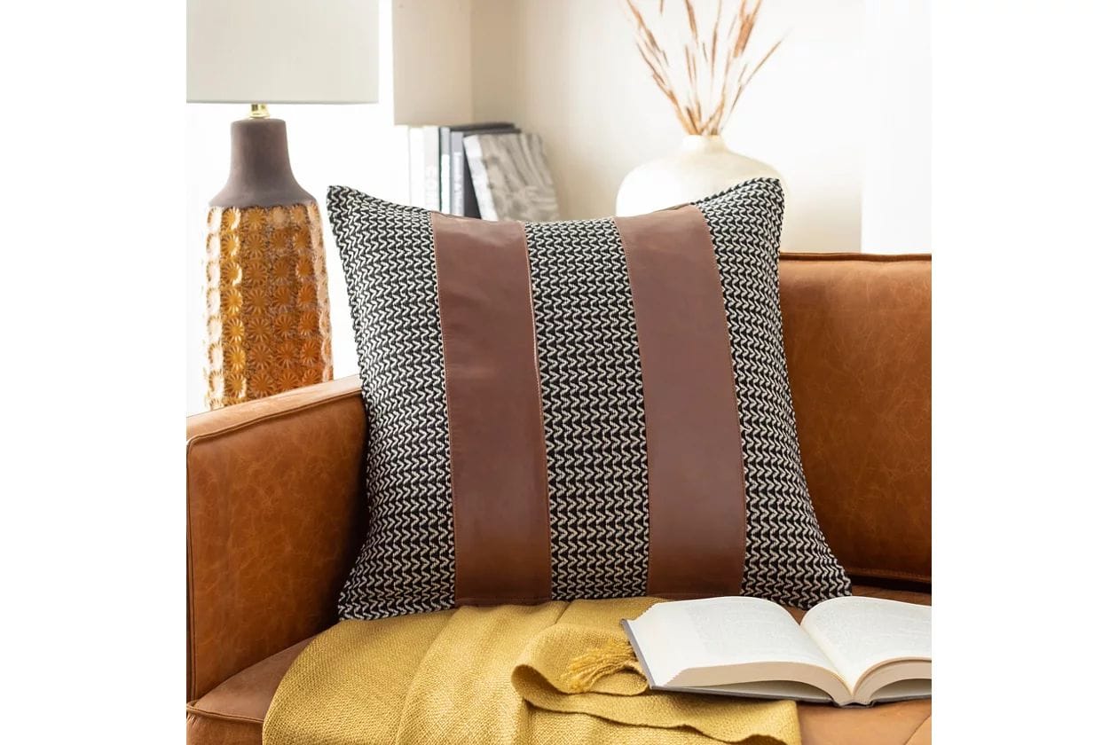 20 Stylish Throw Pillow Ideas For Brown Couches