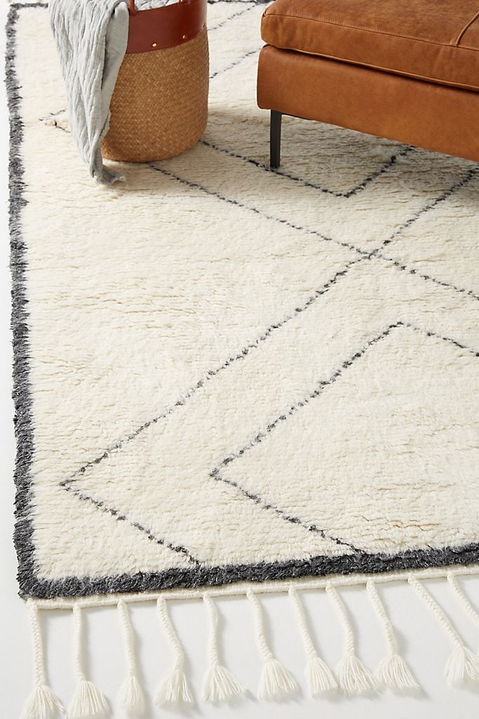 25 Gorgeous Rugs That Go With Brown Couches, What Color Rug For Dark Brown Floors
