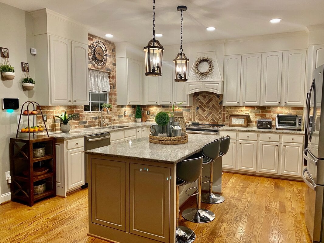 20 Kitchen Backsplash Ideas for White Cabinets