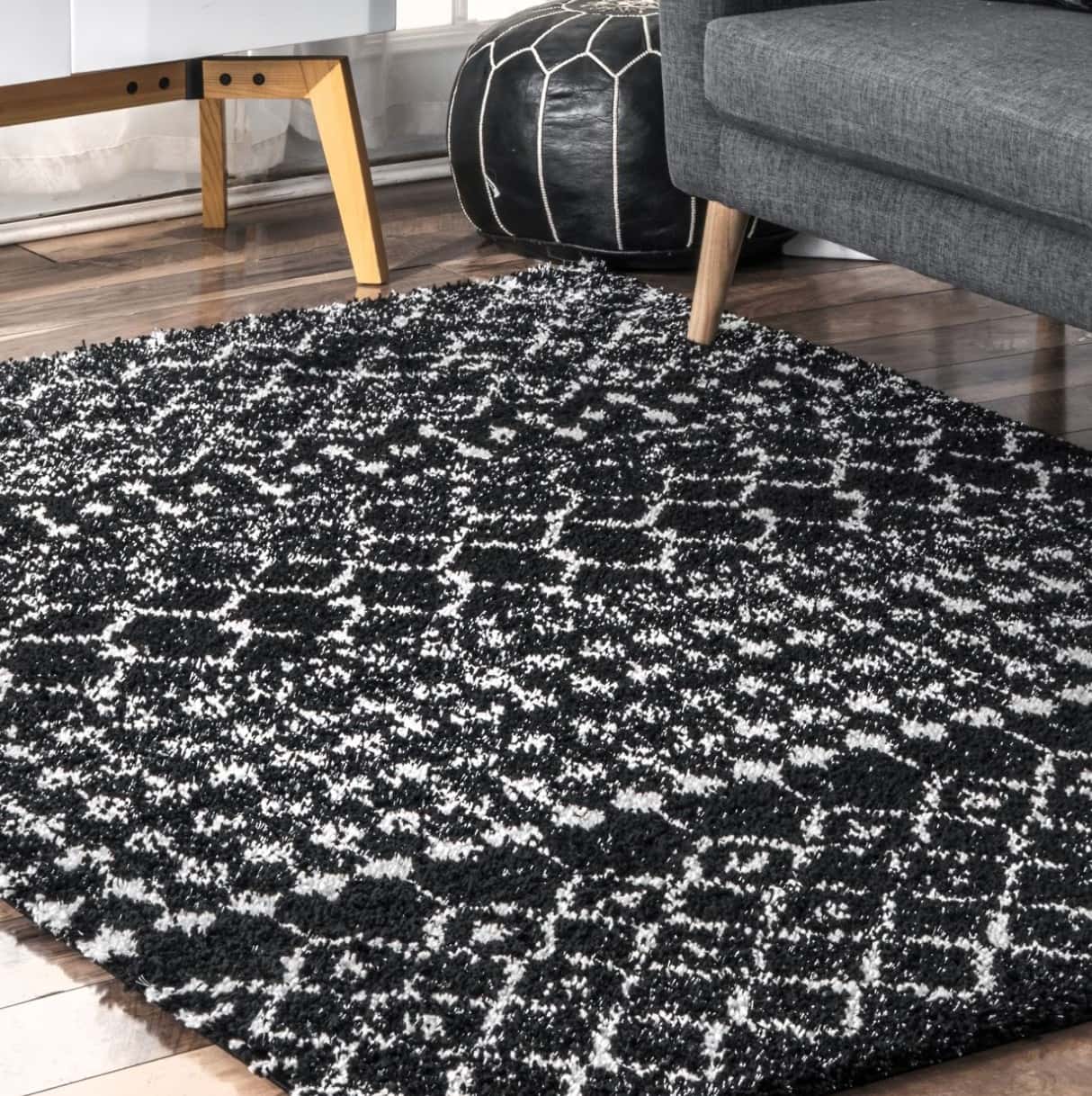 25 Gorgeous Rugs That Go With Grey Couches