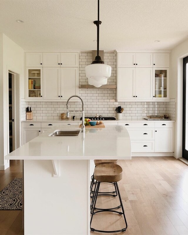 Kitchen Backsplash Ideas For White Cabinets, What Tile Looks Best With White Cabinets