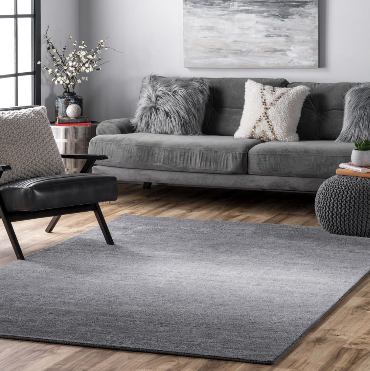 25 Gorgeous Rugs That Go With Grey Couches, Living Room With Dark Grey Rug
