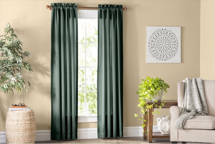 What Color Curtains Go Well With Green Walls