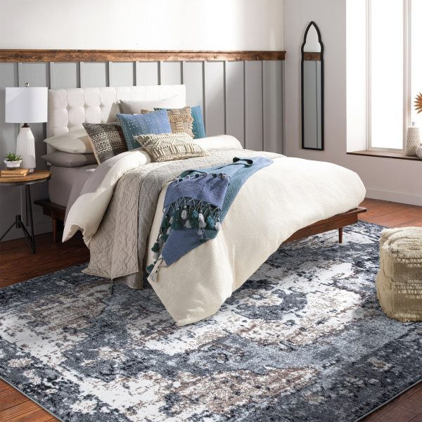 What is the Best Size Rug for Under a Queen Bed?