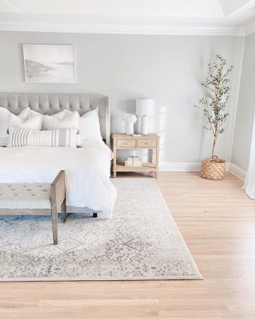 What is the Best Size Rug for Under a Queen Bed? - 10 Ideas