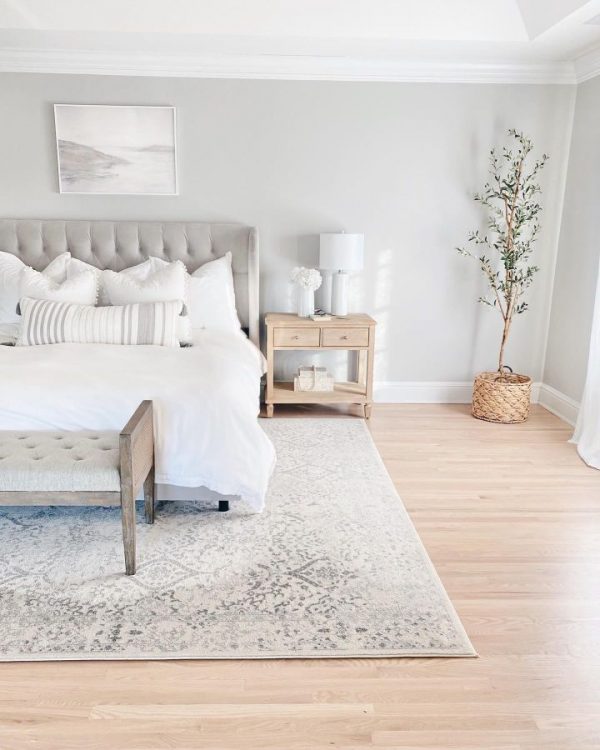 What Is The Best Size Rug For Under A Queen Bed   5 Go Large With An 8 X 10 Rug Under The Entire Bed 600x750 