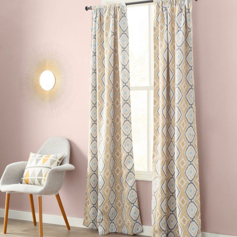 What Color Curtains Go with Pink Walls?