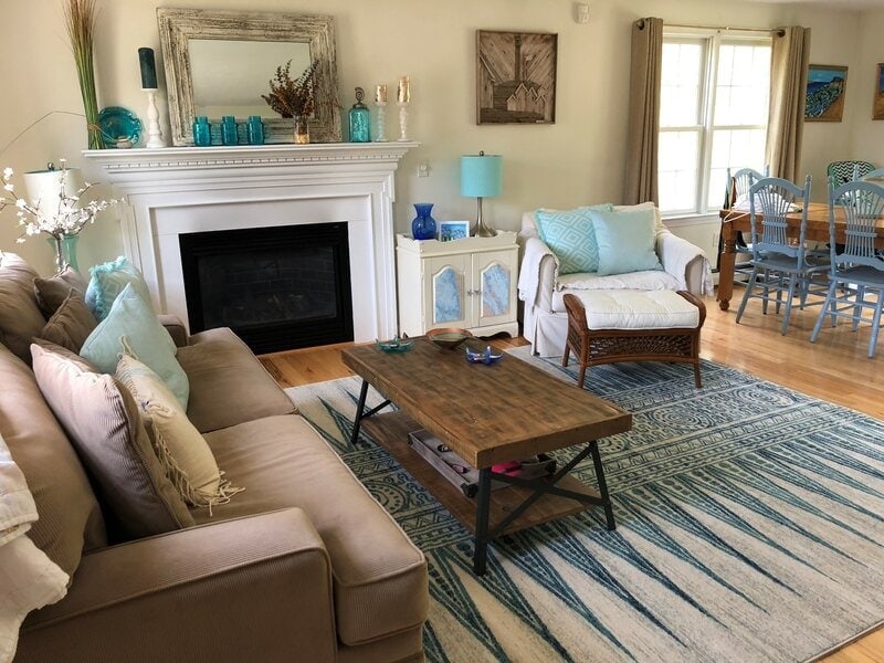 Try Turquoise and Teal for Aqua Themed Modern Coastal