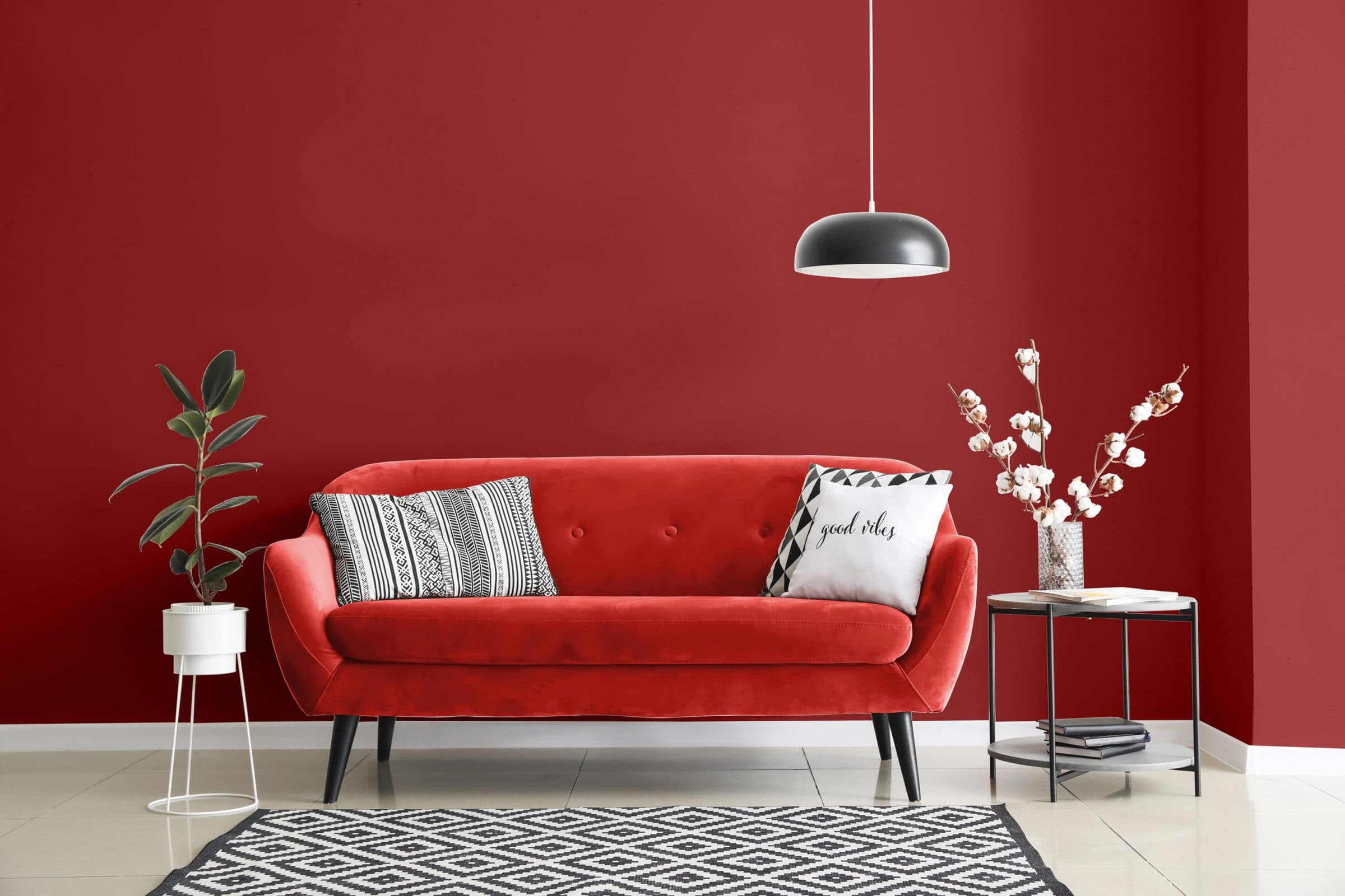 Kaupiamasis Visiškai keltas red sofa living room Šventė Izoliuoti ...