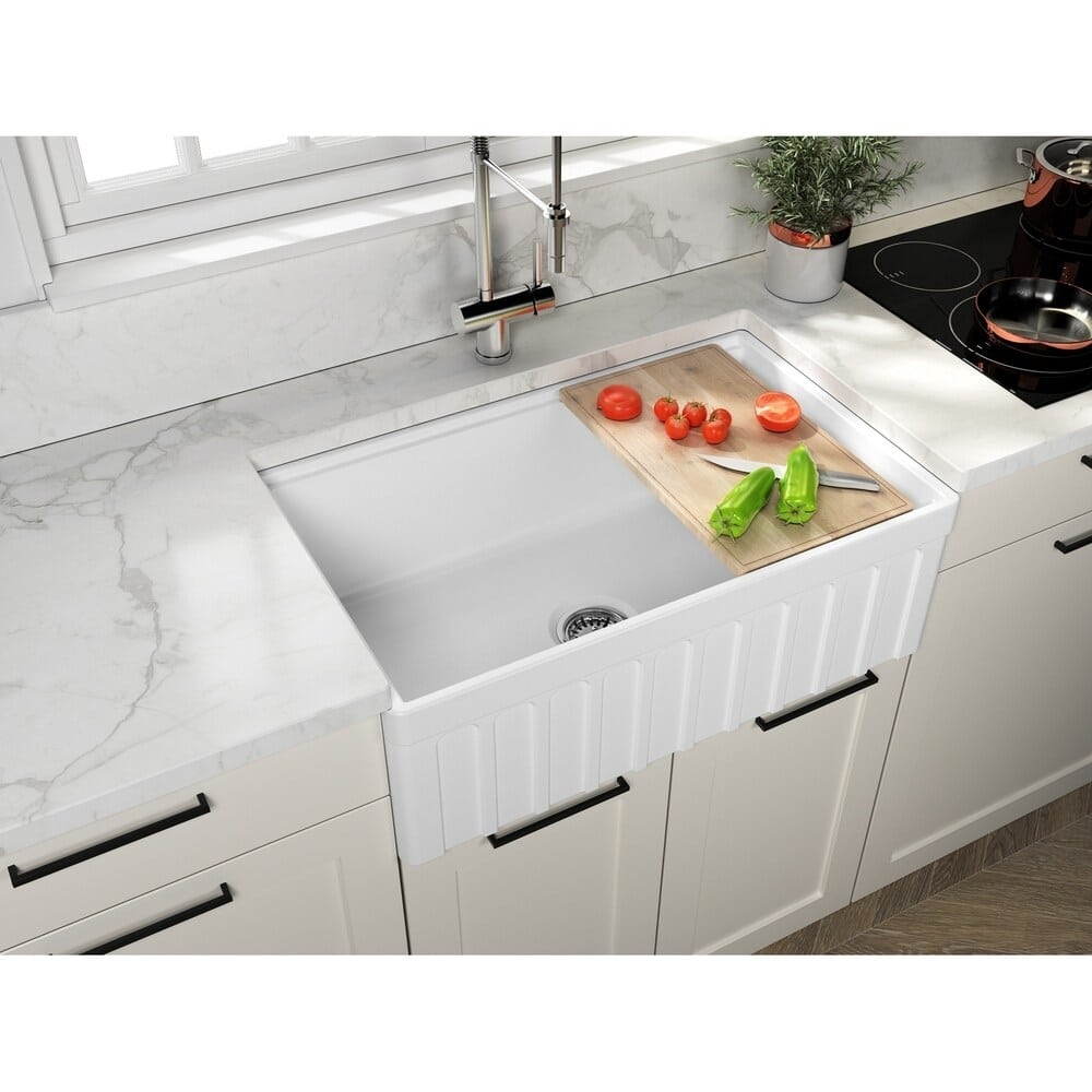 A Country Sink in White is Wonderful