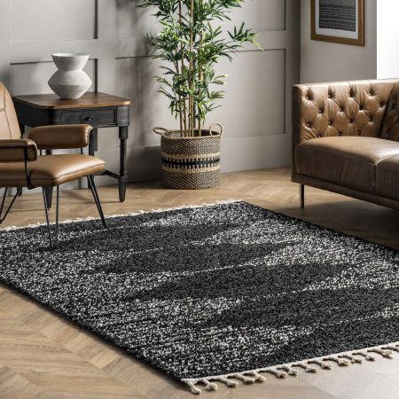 25 Gorgeous Rugs That Go With Grey Couches, What Colour Rug Goes With Grey Carpet
