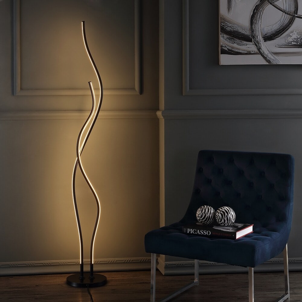 Curved Twisted Lamp in Black