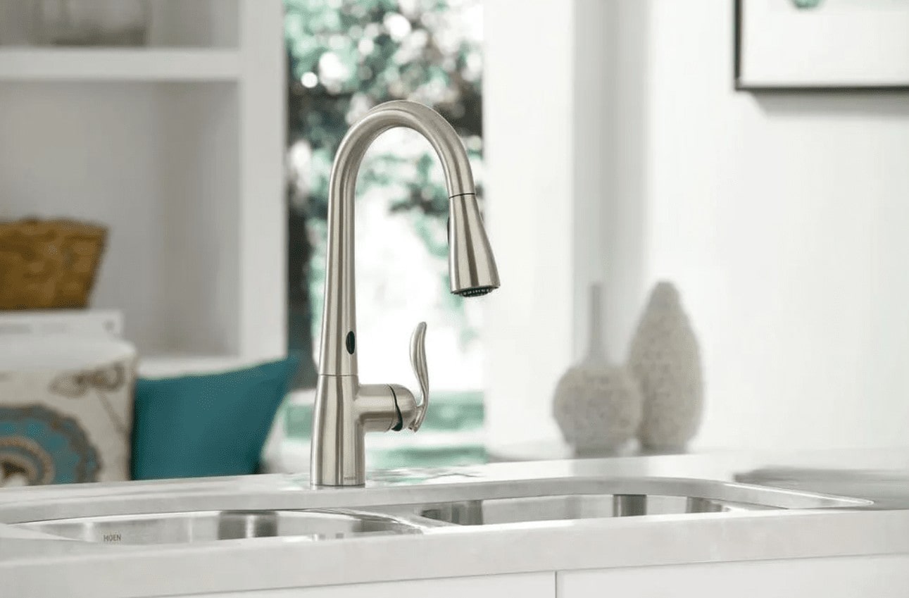 Should Your Kitchen Faucet Match Your Hardware?