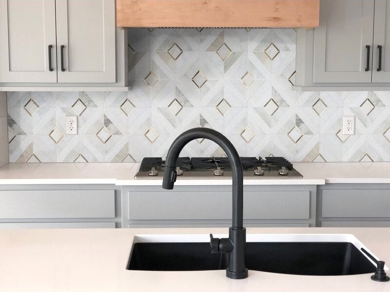 15 Backsplash Ideas For Granite Countertops, Kitchen Backsplash Tile Ideas With Dark Countertops