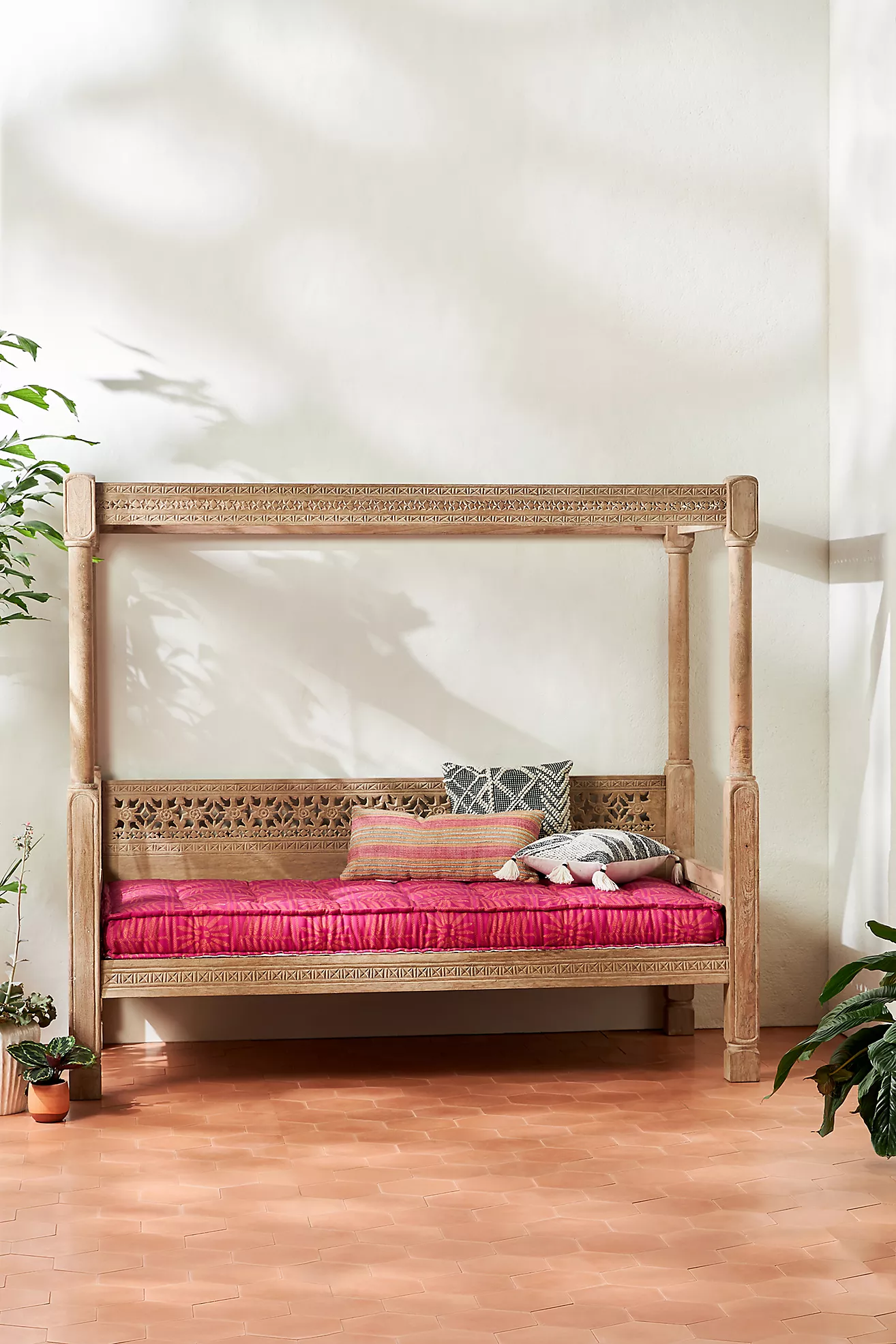 Ezana Canopy Daybed