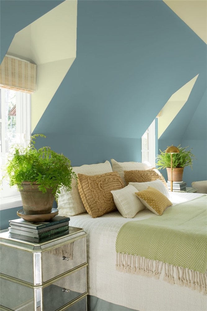 4 Aegean Teal and Guilford Green in the Bedroom