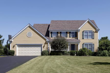 15 Best Colors to Paint House With a Brown Roof
