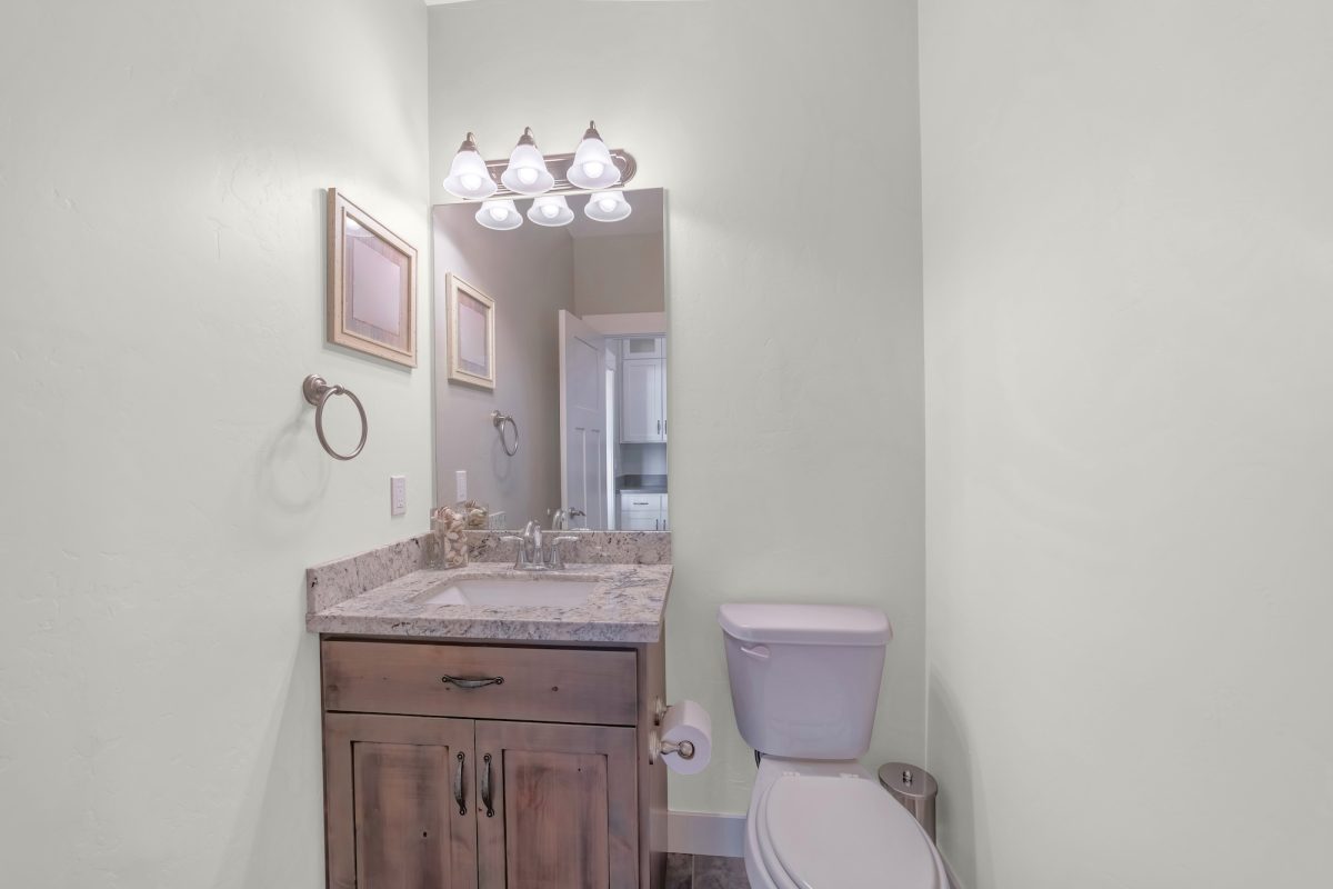 15 Paint Color Ideas for Small Bathrooms Without Windows