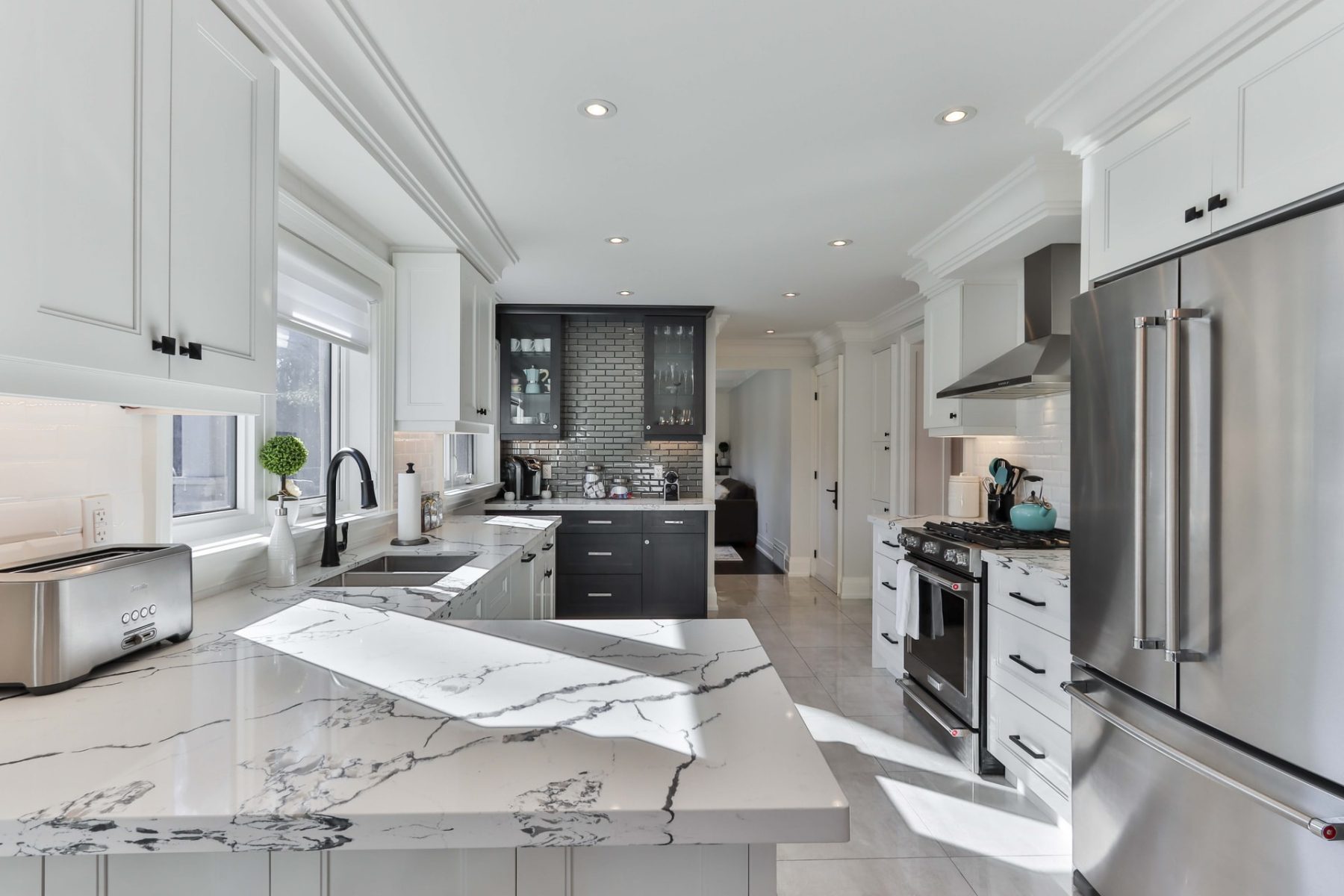 What Color Countertops Go with White Cabinets? 10 Ideas