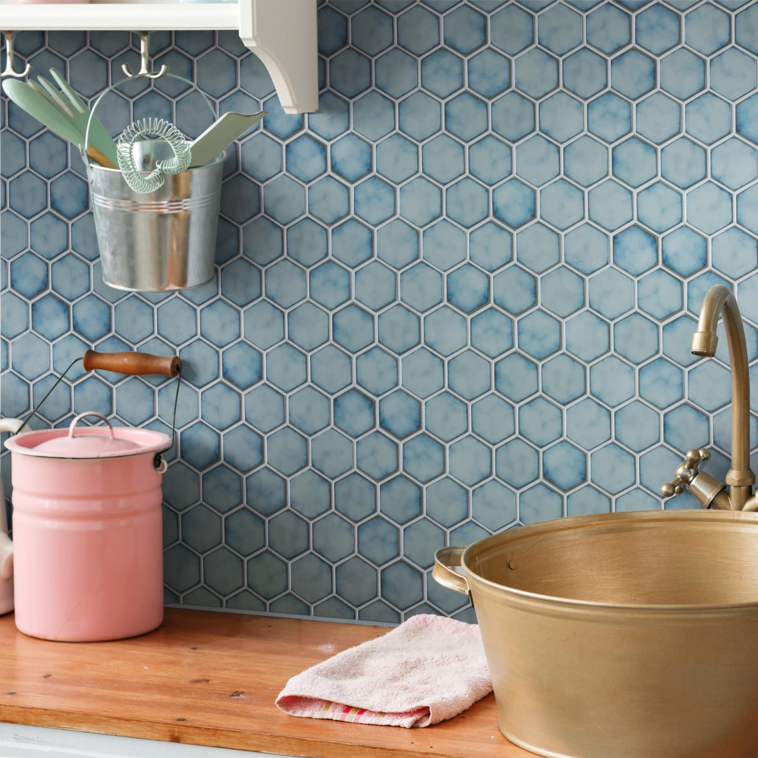 Pay Tribute to the Ocean with this Nautical Tile