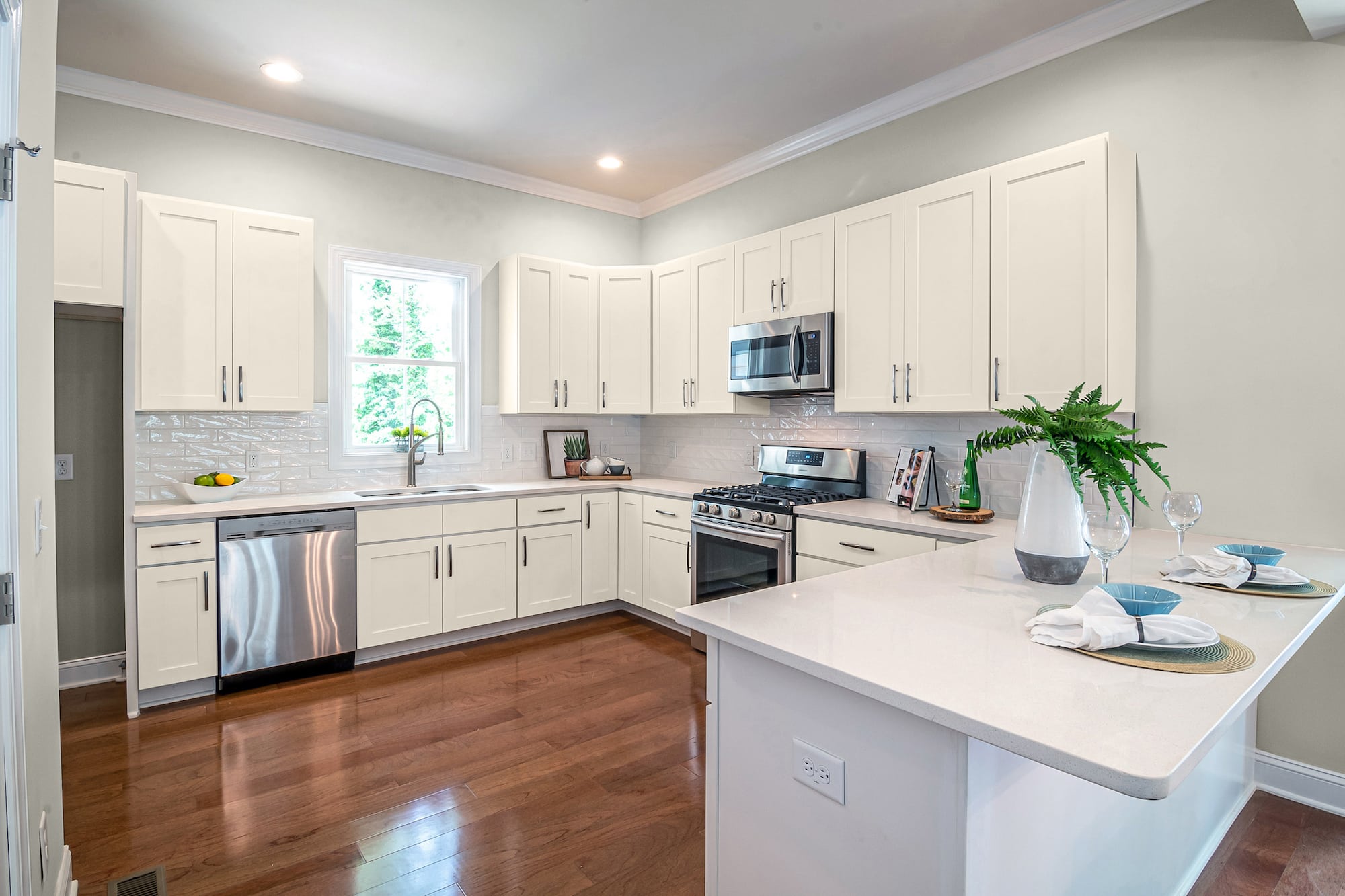 What Color Cabinets Goes With Gray Walls Homeminimalisite Com   1 Creamy 