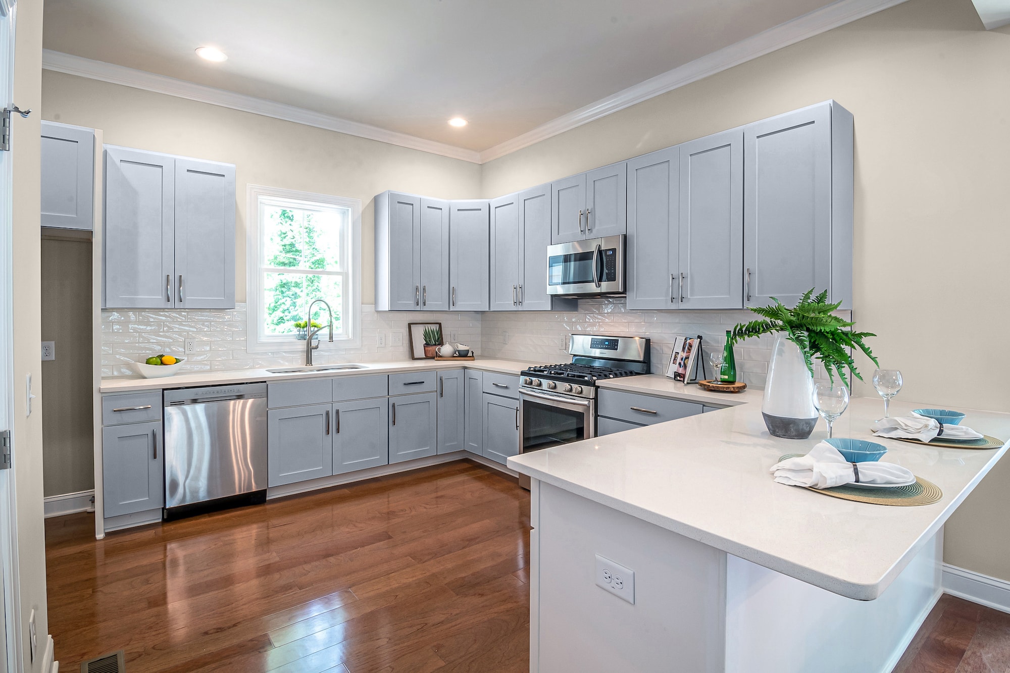 What Color Cabinets Go With Agreeable Gray Walls   1 Daydream 