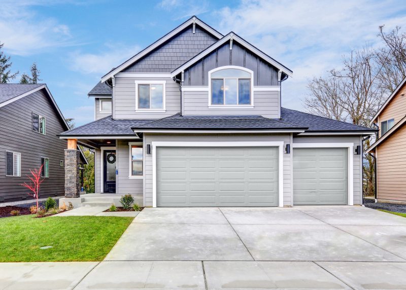 What Color Garage Door Goes With a Gray House? 15 Ideas