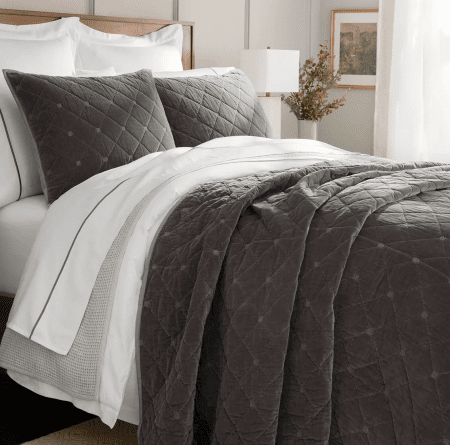 What Color Bedding Goes With Gray Walls? 14 Ideas