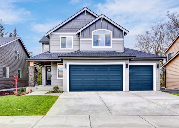 What Color Garage Door Goes With a Gray House? 15 Ideas