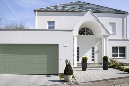 What Color Garage Door Goes With a White House? 15 Ideas