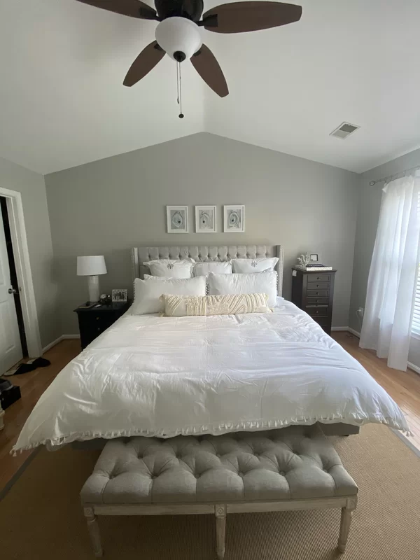 Dormitorio monocromático gris