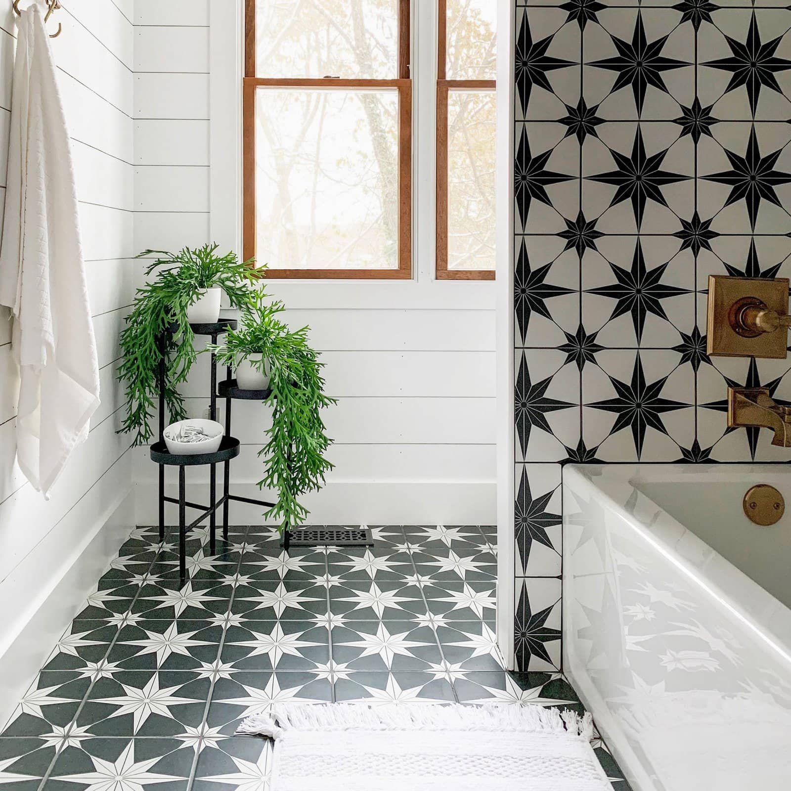Go with a Black and White Patterned Field Tile