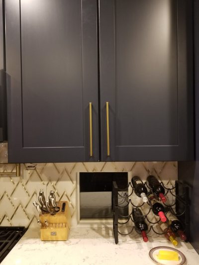 What Color Hardware for Black Cabinets? 11 Ideas