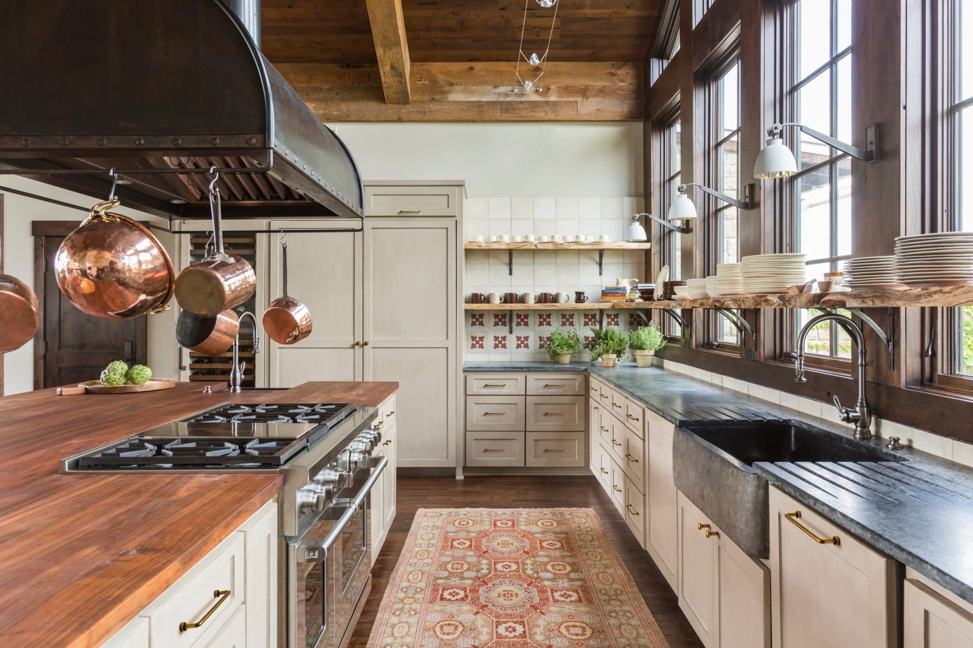 10 Shaker Kitchen Hardware Ideas