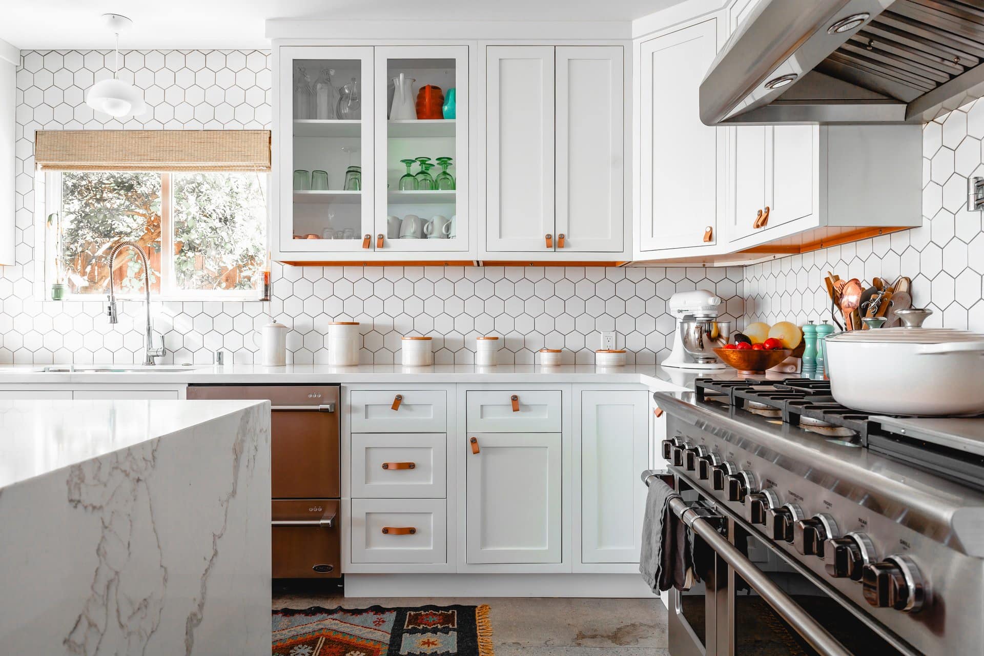 1. Pros and Cons of Kitchen Cabinets Reaching the Ceiling