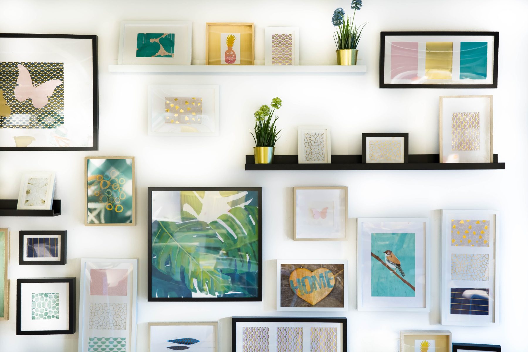 How to Mix and Match Picture Frames