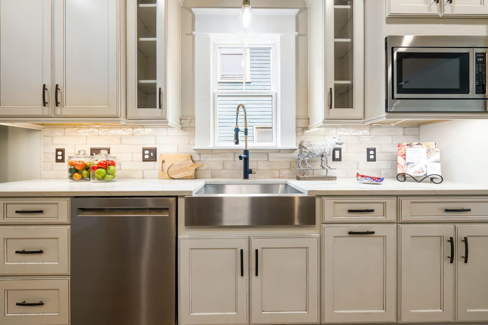 How to Choose the Best Size Pulls for Your Cabinets