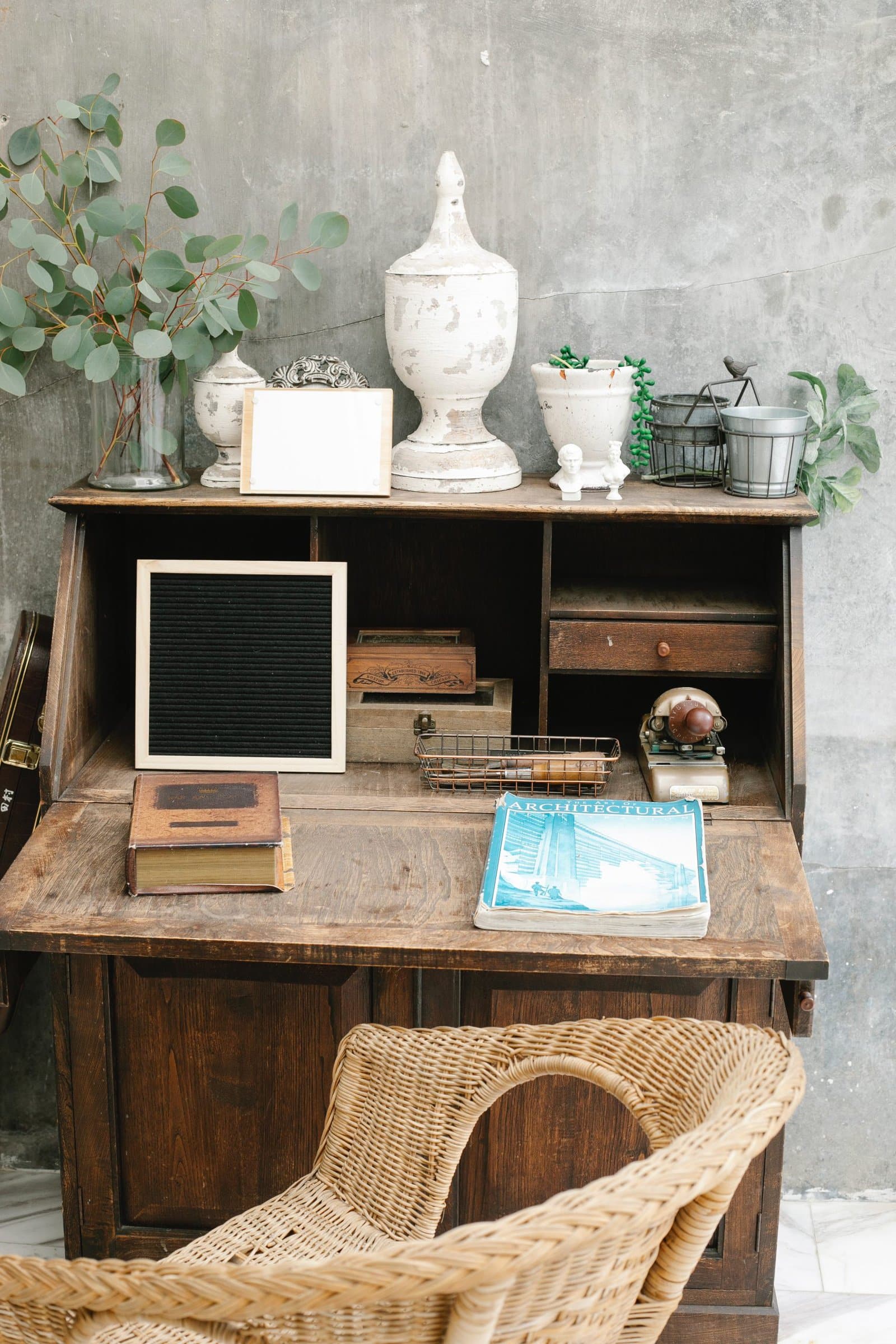  Antique Looking Desks Are Perfect for Coastal Offices scaled